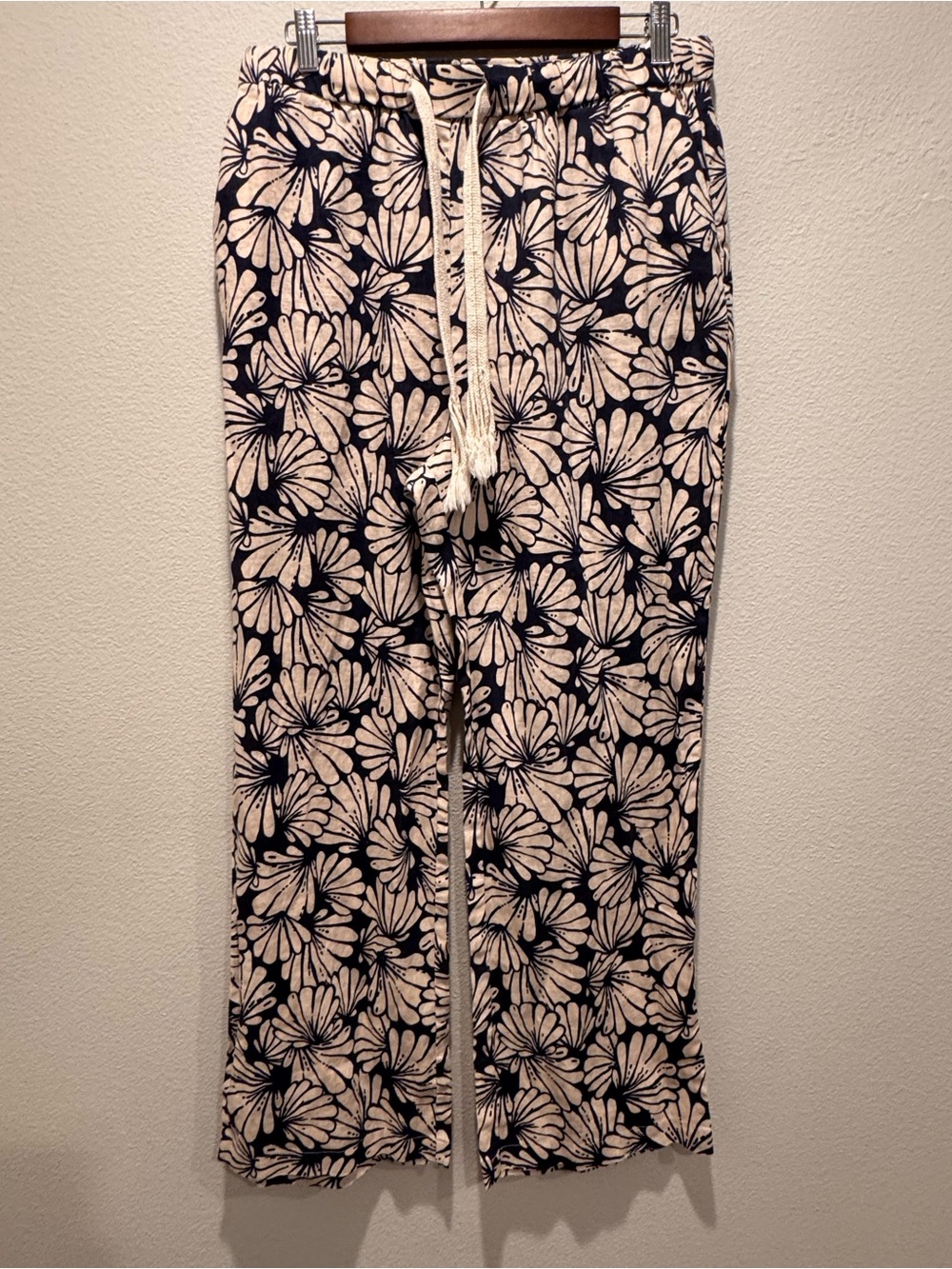 Magaschoni 100% linen Navy and Cream Floral Drawstring Pants